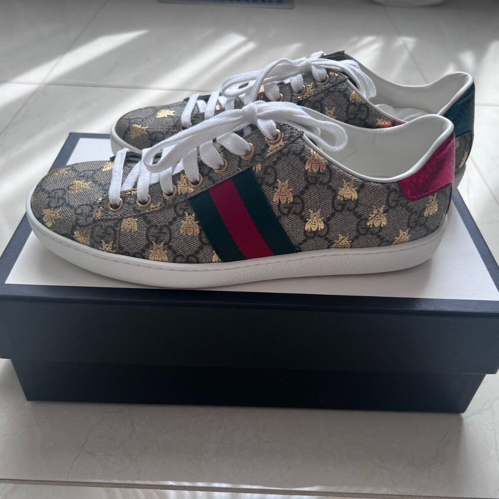 Gucci WOMEN'S ACE GG SUPREME SNEAKER WITH BEES